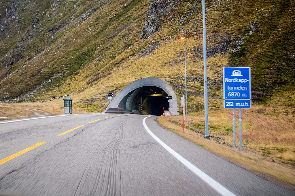 Wjazd do tuneul na wyspę Magerøya